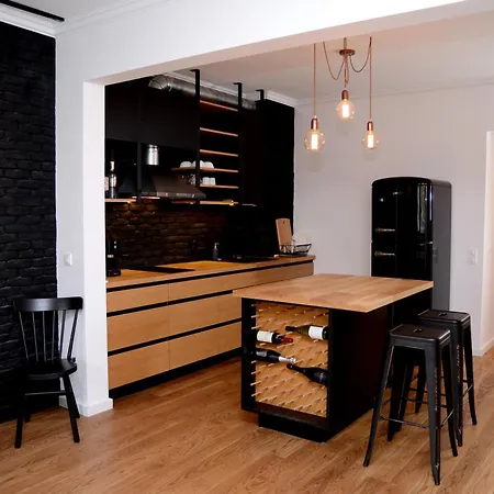 Industrial Chic Haven With Location *